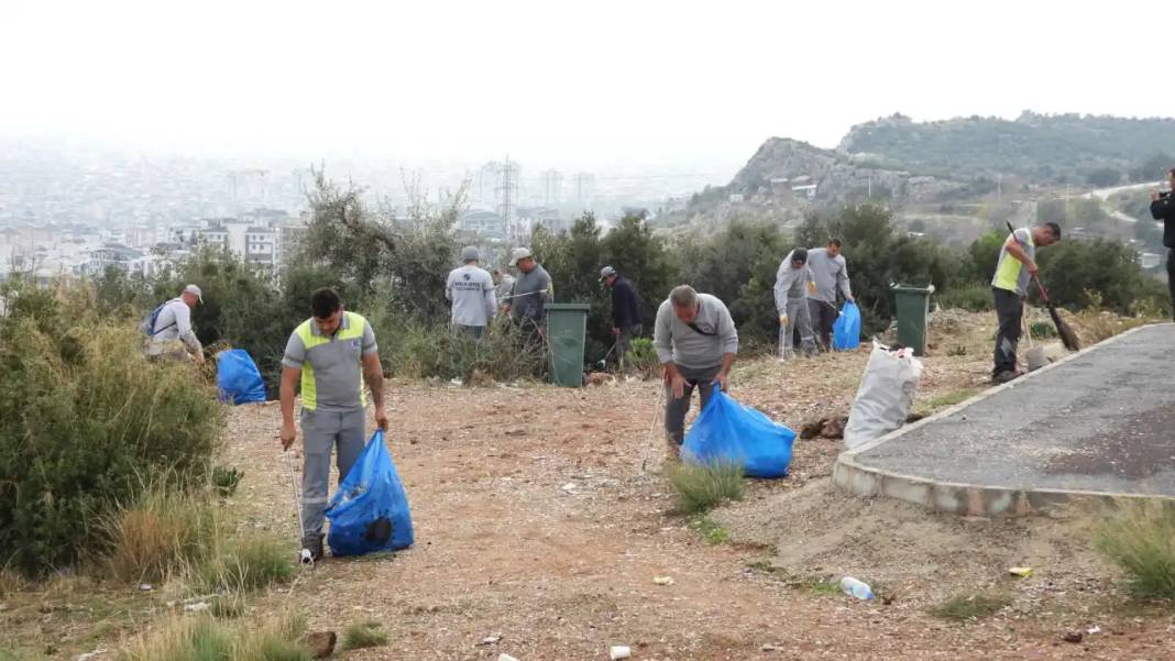 Antalya’yı İzlemeye Gidiyorlar… Arkada Çöp Dağı Bırakıyorlar 5